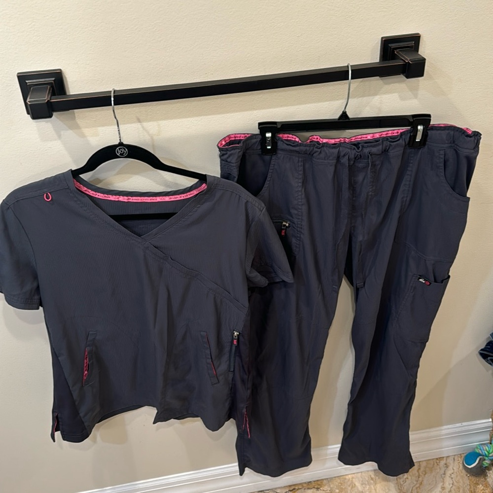 Koi Light slim fit, scrubs used, but in great condition